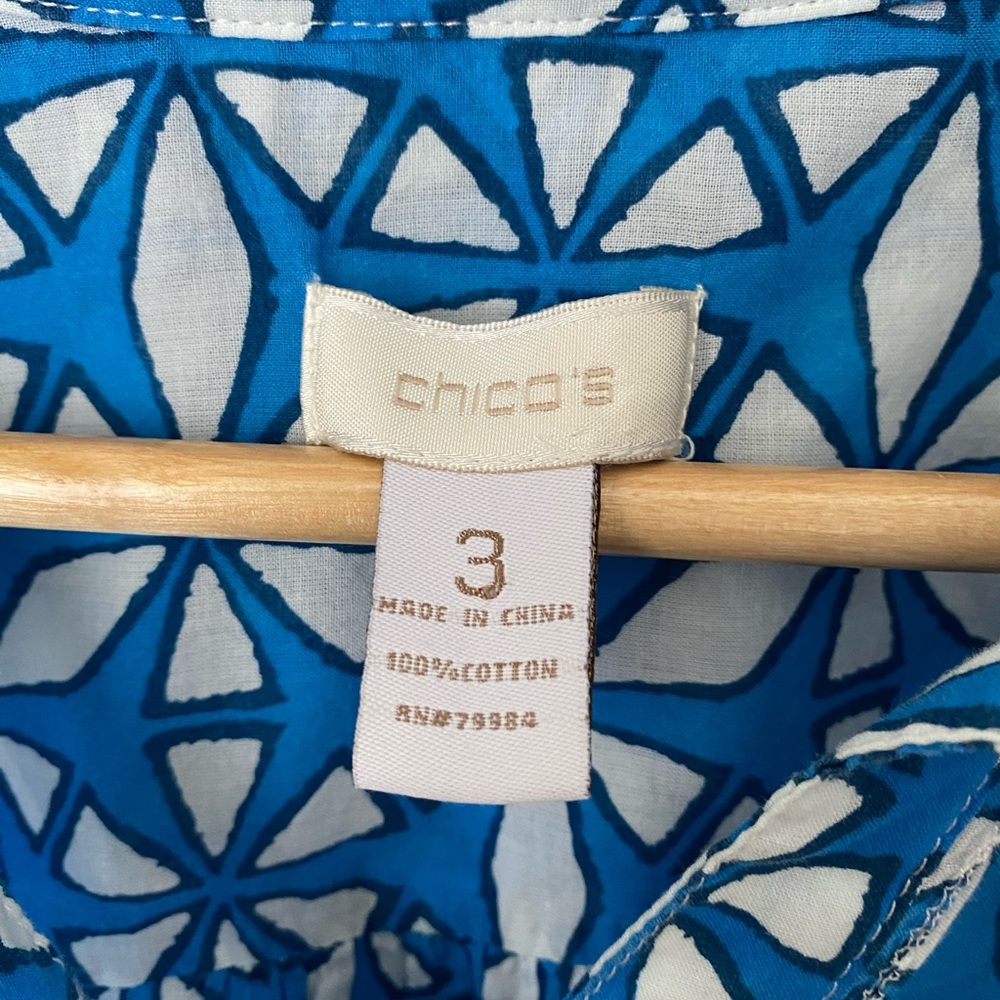 Chicos Shirt Womens Size 3 Blue White Geometric 100% Cotton Button Roll Tab - Picture 2 of 10